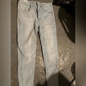 Light Wash Super Stretch Super Hi-Rise Jegging American Eagle Size 6. Worn once.